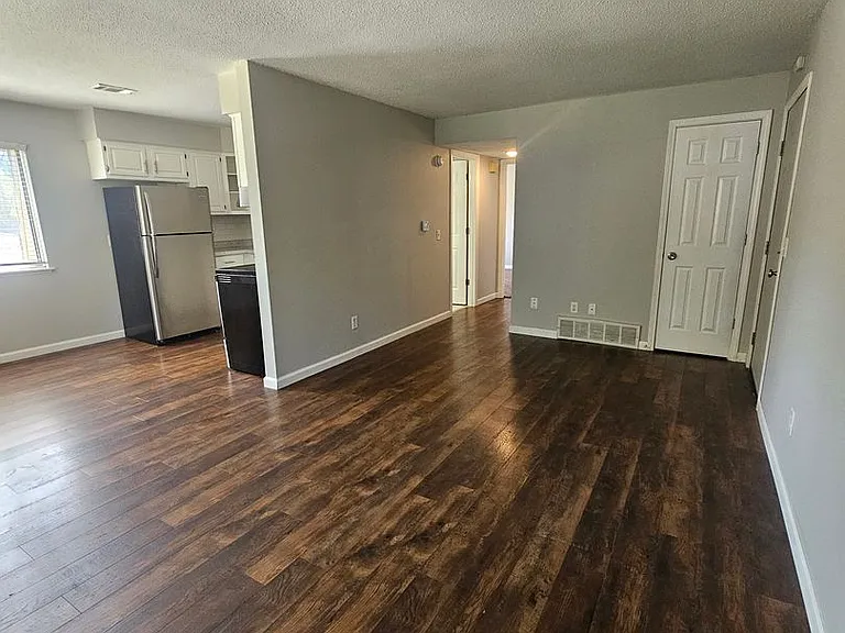 3231 Schuetzen Ln — Photo 2