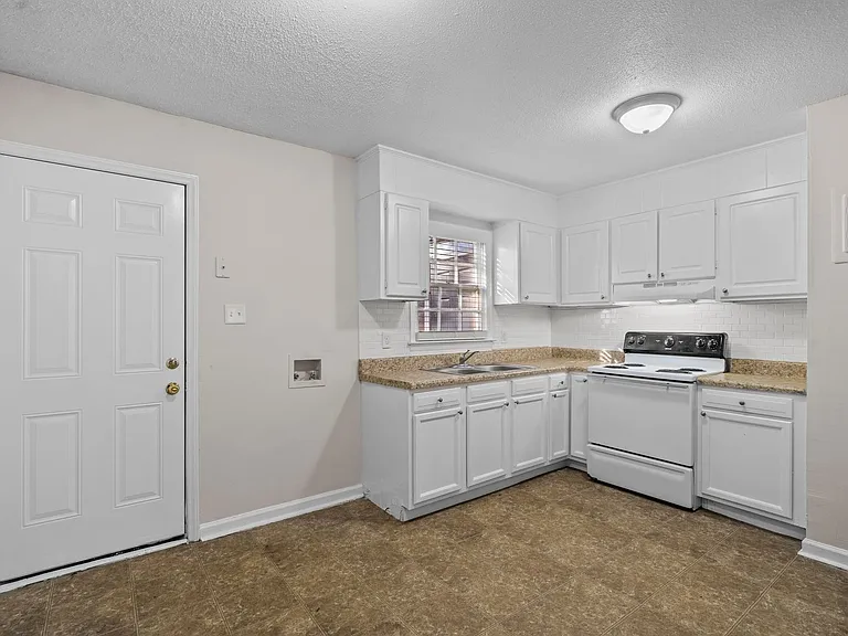 300 E McPherson Dr — Photo 7