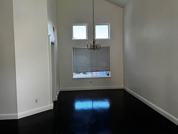 4th image of 8284 Oakbark Ct