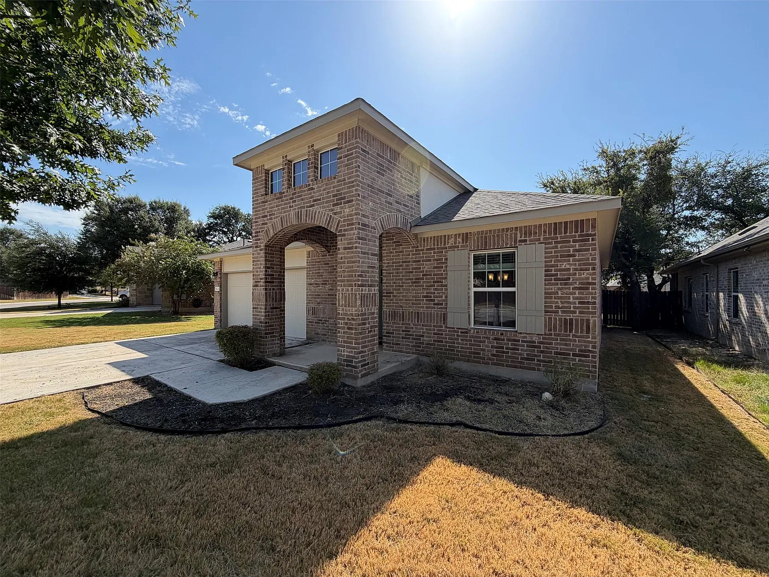 4 bed, 2.5 bath, 2291 sqft, $2,295 — Photo 3