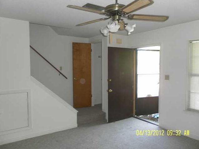 1st image of 216 1st St SE APT F