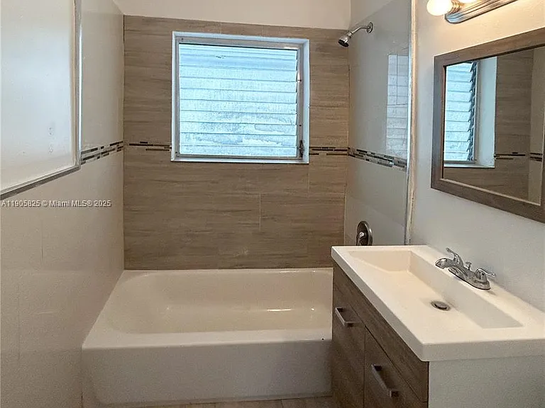 738 NE 86th St #6 — Photo 7