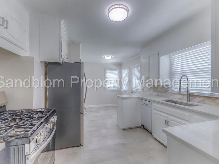 5169 S Troost Ave — Photo 8