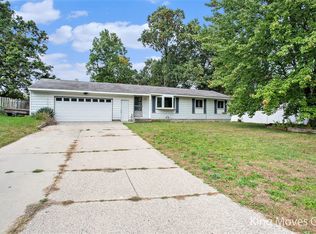 1853 Woodrun Dr SE, Lowell, MI 49331