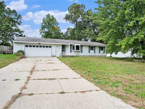 1853 Woodrun Dr SE, Lowell, MI 49331