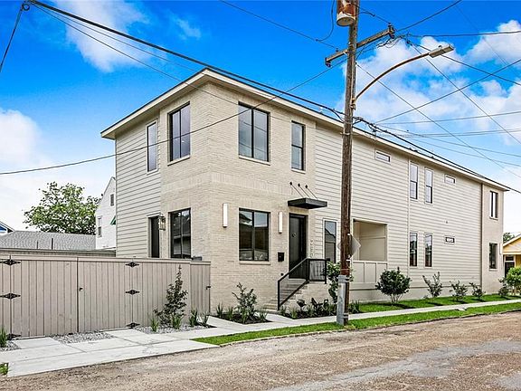 2nd image of 2902 Baronne St #2902