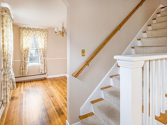 4th image of 238 Thacher St