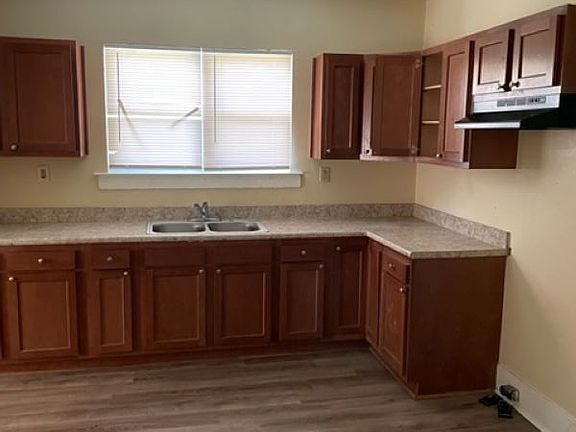 2nd image of 1724 Rowe Ave