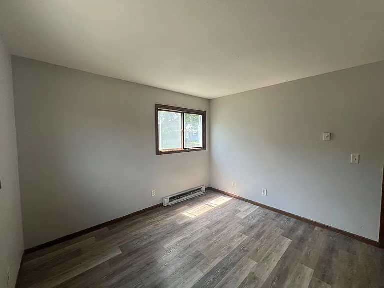 915 Genrich St — Photo 8