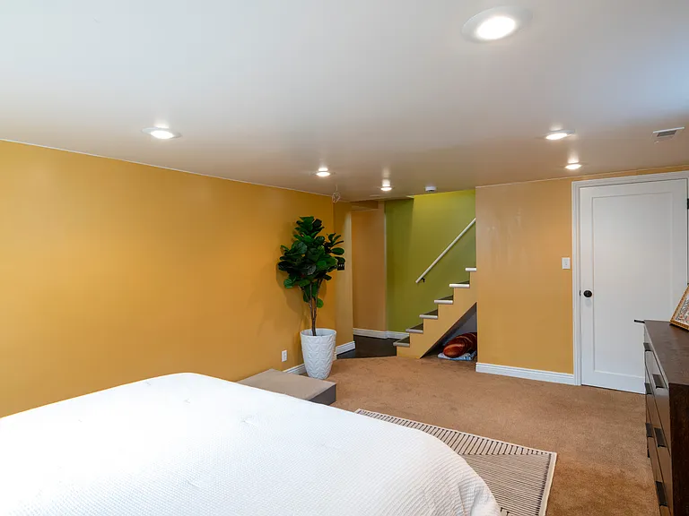 587 E Sherman Ave — Photo 17