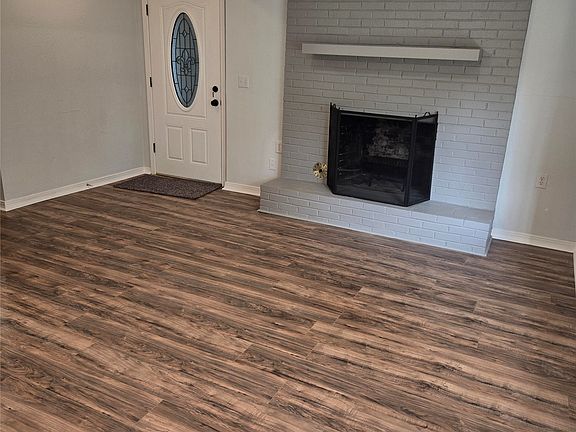 3rd image of 107 Malibu Dr