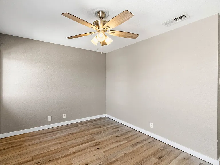 4820 Delwood St — Photo 19