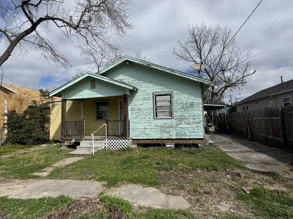 112 E Murrill St, Baytown, TX 77520