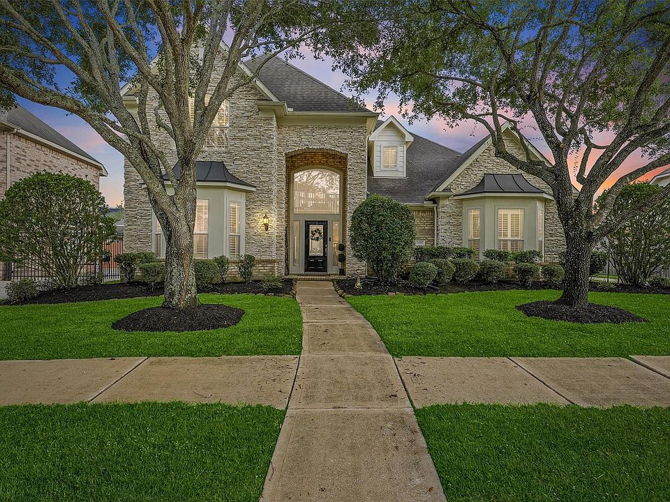 1st image of 2818 Shallow Springs Ct