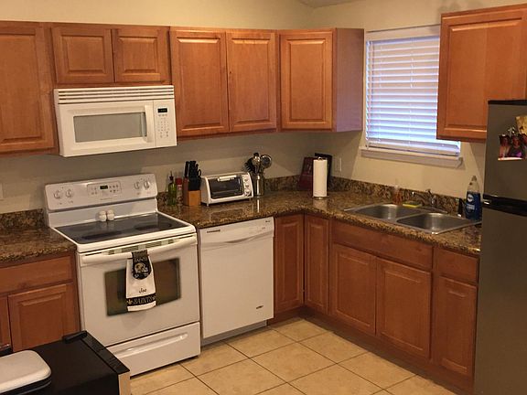 4th image of 6742 Bellaire Dr