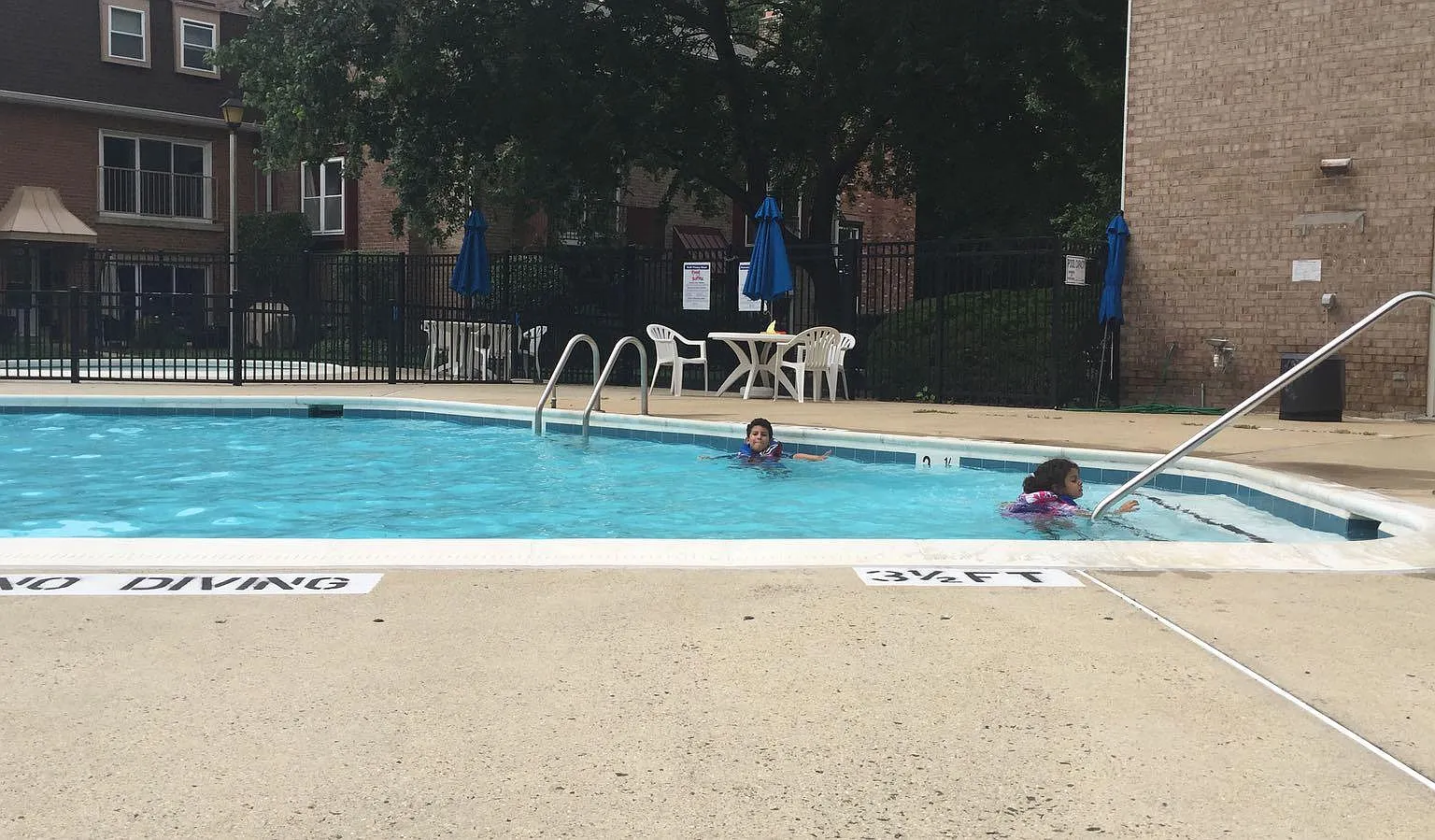 2 bed, 873 sqft, $1,925 — Photo 2
