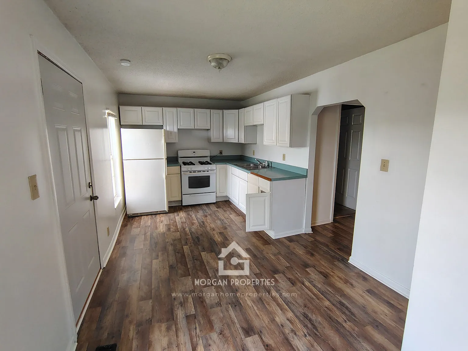 410 Andover Rd - - — Photo 3