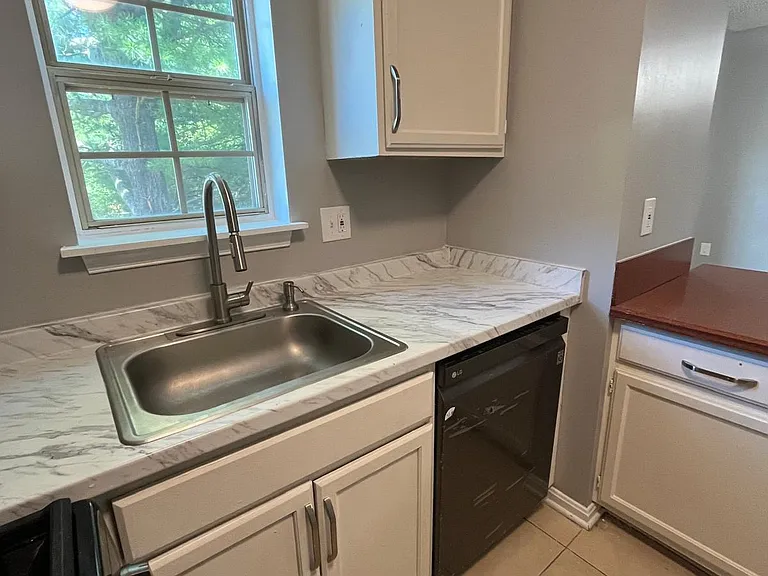 4674 Mews Dr — Photo 8