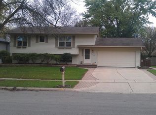 701 Bedford Dr, Crystal Lake, IL 60014