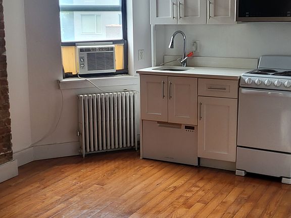 4th image of 630 E 9th St APT 10