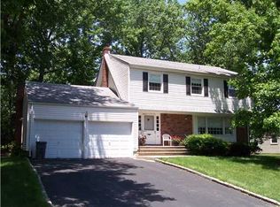 24 Calvert Ave W, Edison, NJ 08820