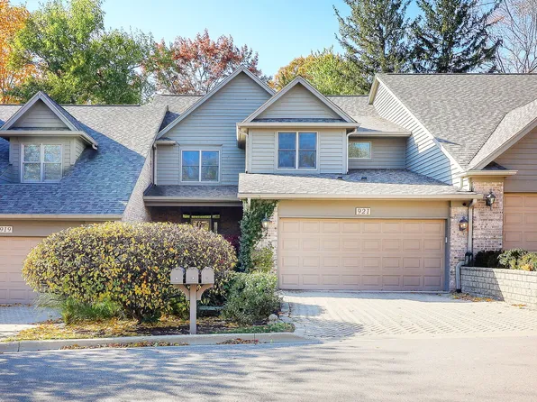 921 Oak Crest Ln, Saint Charles, IL 60175