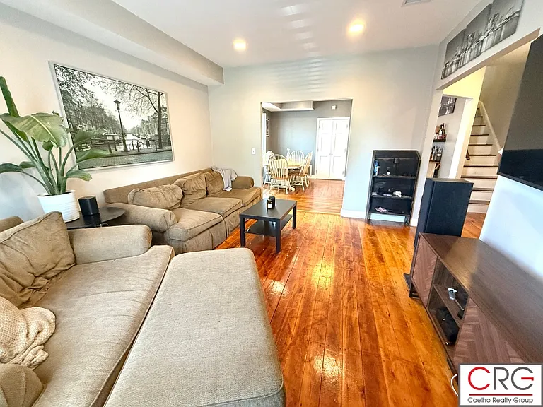 10 Eastman Rd — Photo 14