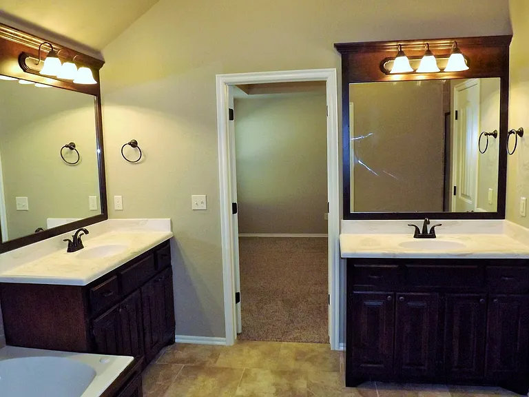 529 Whispering Oaks Blvd — Photo 11