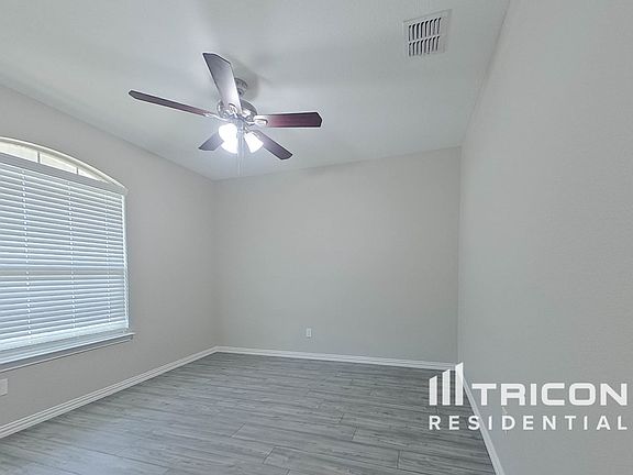 3rd image of 2513 Starwater Dr