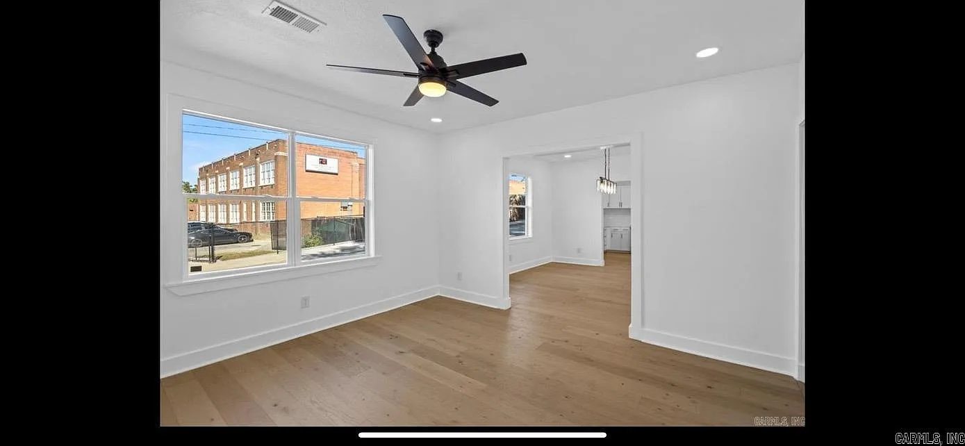 3 bed, 1.0 bath, 1300 sqft, $1,600 — Photo 4
