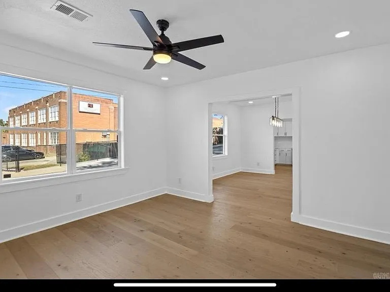 2501 S Maple St — Photo 17