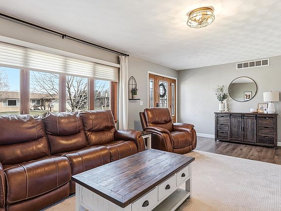 3rd image of 2357 Briarwood Dr