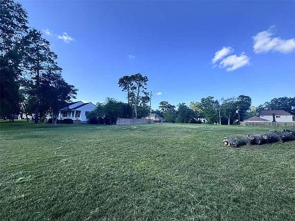 3rd image of 17818 Ridge Top Dr