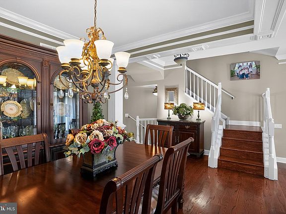 5th image of 4 Addison Ct