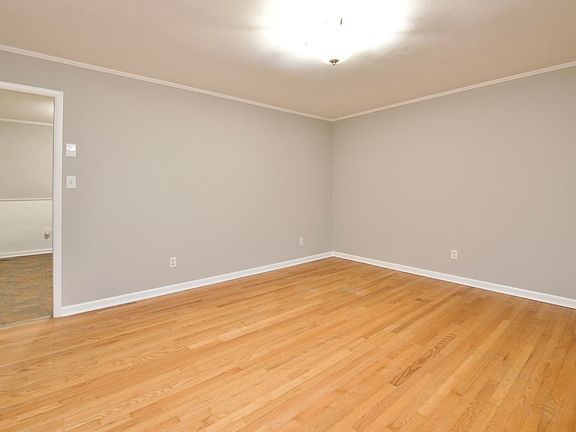 4th image of 685 Mimosa Dr NW