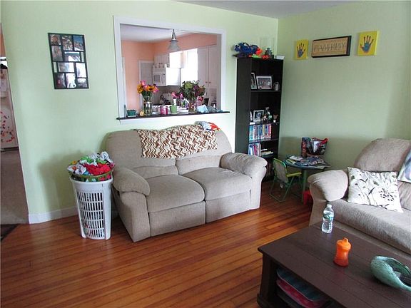 4th image of 117 Angell Ave