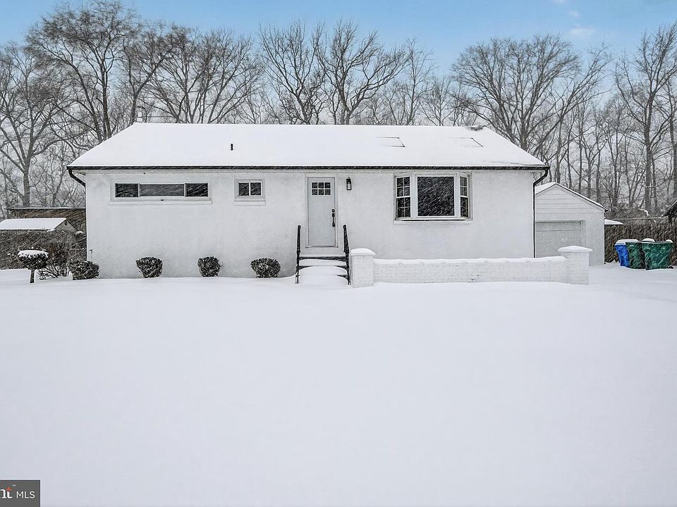 1st image of 3525 Rockview Dr