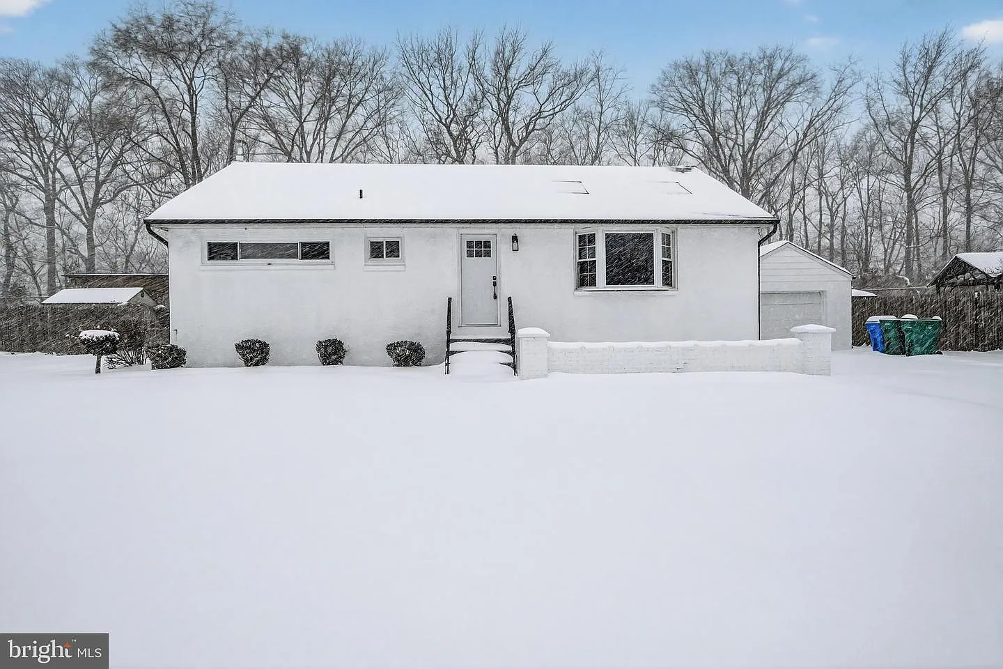 3525 Rockview Dr photo 1