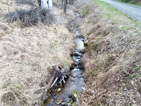 953 Hines Branch Rd, Elk Creek, VA 24326