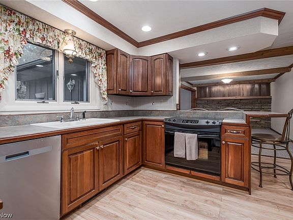4th image of 4720 Strouble Dr NW