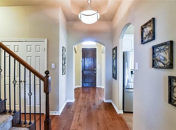 4th image of 8725 Hornbeam Dr