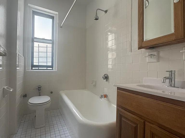 95 Cabrini Blvd #5H — Photo 7