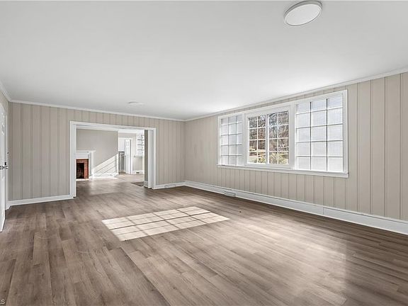 4th image of 304 Bryan St