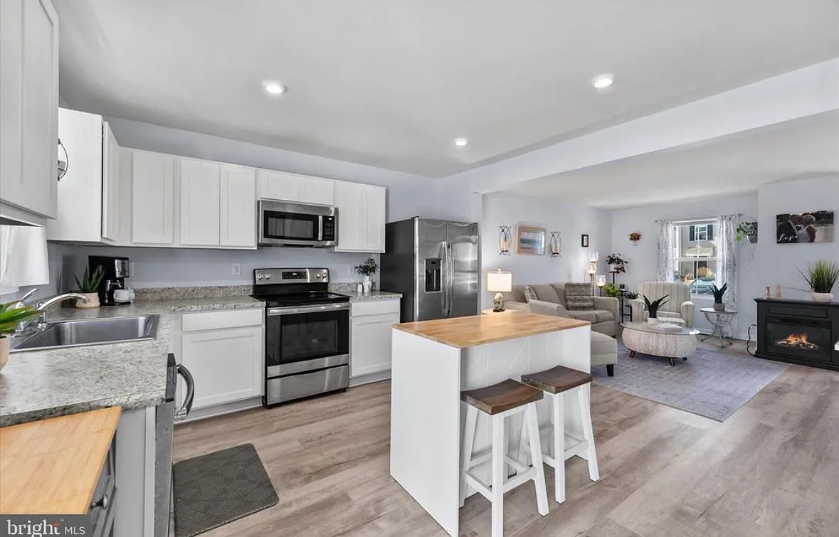 3 bed, 1200 sqft, $2,250 — Photo 4