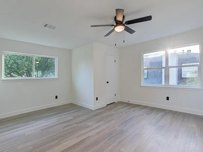 11010 Wickersham Ln — Photo 25