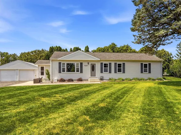 3045 Hales Mill Rd, Dubuque, IA 52002