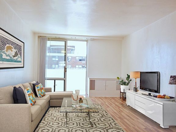 5th image of 100 W 94th St APT 15E