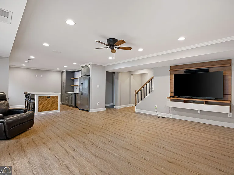 227 Oakwind Pte — Photo 32
