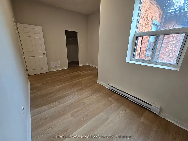 558 Spadina Cres #2 — Photo 6