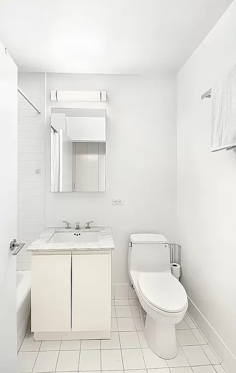 322 West 57th Street — Photo 4